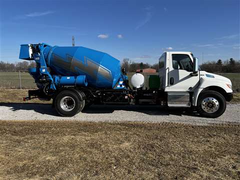 特雷克斯公司推进电动迷你搅拌车